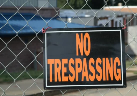no trespass sign